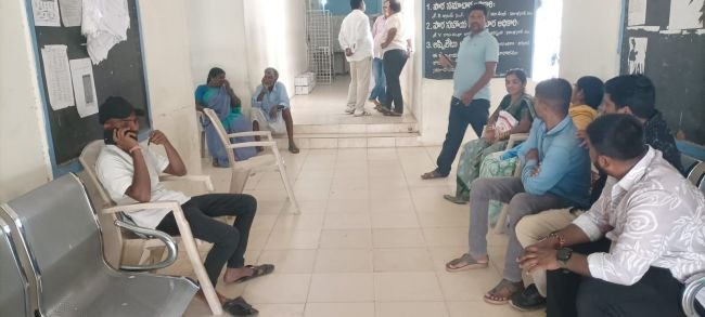 సర్వర్ డౌన్‌తో భూముల రిజిస్ట్రేషన్లకు బ్రేక్‌!