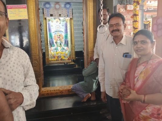 ధనలక్ష్మి అలంకరణలో దుర్గామాత