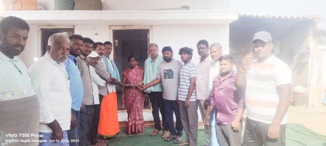 బాధిత కుటుంబానికి ఫుడ్ కమీషన్ చైర్మన్, మాజీ ఎమ్మెల్యే ఆర్థిక సహాయం*
