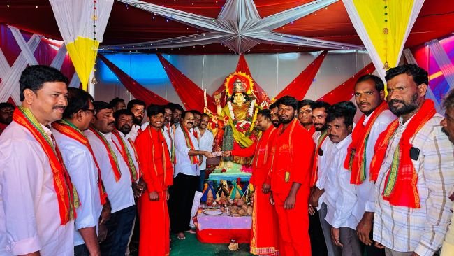 దుర్గామాత అమ్మవారిని దర్శించుకున్న ఎమ్మెల్యే వీర్లపల్లి శంకర్‌.