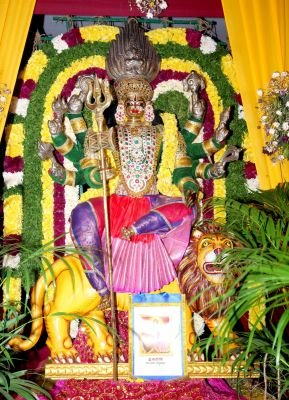 నాలుగో రోజు చండీదేవి అలంకారంలో అమ్మవారి దర్శనం