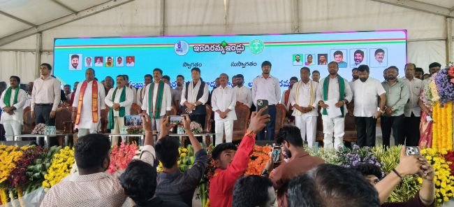 ఇందిరమ్మ ఇళ్ల నిర్మాణానికి భూమి పూజ