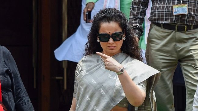 క్వీన్ ఫరెవర్ సినిమా విడుదలకు బాంబే హైకోర్టు గ్రీన్ సిగ్నల్.. ఫాంటమ్ స్టూడియోస్‌కు ఎదురుదెబ్బ!