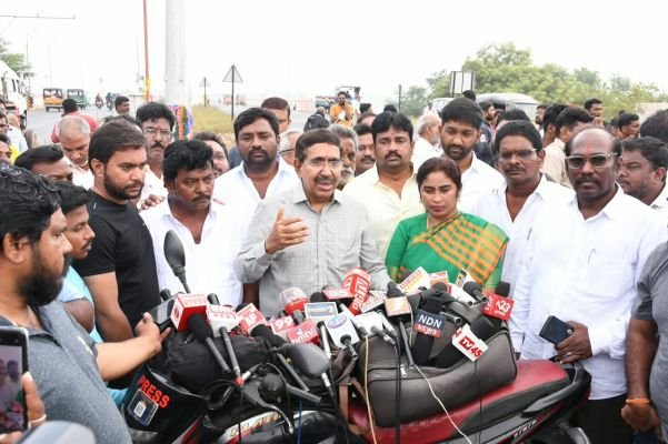4 కోట్లతో పనులకు శంకుస్థాపనలు, ప్రారంభోత్సవాలు చేసిన మంత్రి నారాయణ