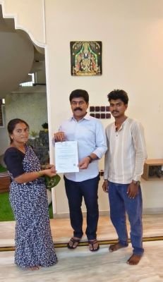 అనారోగ్య బాధితురాలికి రూ.2.50 లక్షల ఎల్‌ఓసీ అందజేత