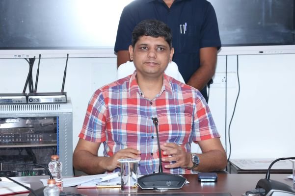 ఎస్సీ ప్రత్యేక అభివృద్ధినిధుల వినియోగంపై సమీక్షించిన జిల్లా కలెక్టర్ఆశీష్ సంఘ్వాన్
