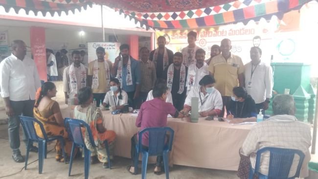 మెగా నేత్ర వైద్య శిబిరానికి విశేష స్పందన...  250 మంది రోగులుకు వైద్య సేవలు