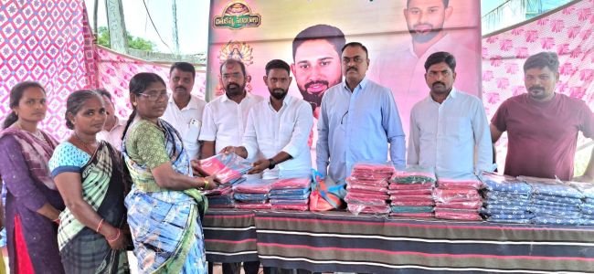 పిసిఆర్ ఫౌండేషన్ ఆధ్వర్యంలో బతుకమ్మ చీరల పంపిణీ