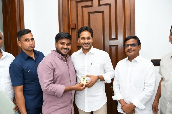 మాజీ ముఖ్యమంత్రి జగన్ హన్ రెడ్డిని కలిసిన ఒబేద్, రాజ్ పాల్ 