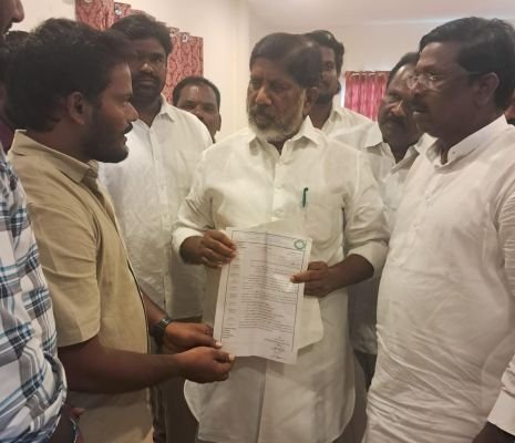 ఎఫ్‌టీఎస్‌ ఉద్యోగుల సమస్యల పరిష్కరించాలని డిప్యూటీ సీఎం మల్లు భట్టి విక్రమార్కకు వినతి పత్రం