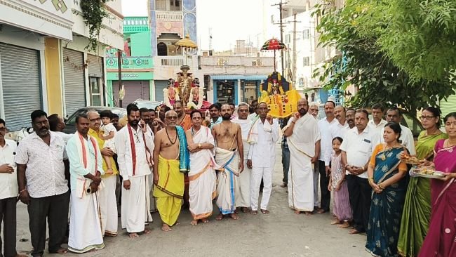 శ్రీ లక్ష్మీ వేంకటేశ్వర స్వామికి అపూర్వ అష్టోత్తర శత సుదర్శన సాలగ్రామ హారం సమర్పణ