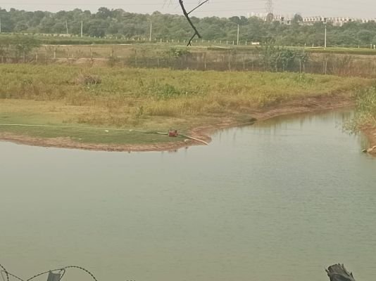 కోడి చెరువులో నీళ్లు మాయం..!