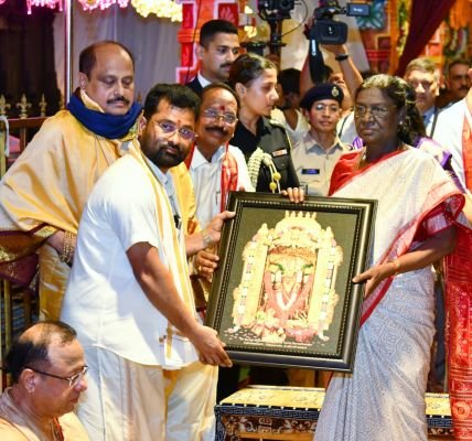 కనకదుర్గమ్మ సేవలో రాష్ట్రపతి ద్రౌపది ముర్ము