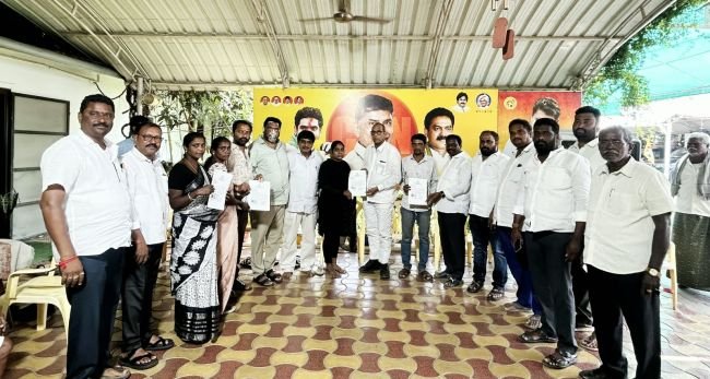 పెనమలూరులో నలుగురికి రూ.4.25 లక్షల సీఎంఆర్ఎఫ్ సాయం