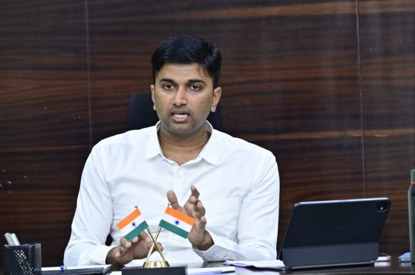 పురపాలక ఎన్నికల నిర్వహణకు పకడ్బందీ ఏర్పాట్లు పూర్తి చేయాలి : కమిషనర్ ధ్యానచంద్ర