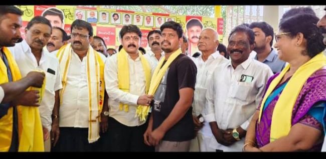 టిడిపిలో కార్యకర్తలకే అధిక ప్రాధాన్యత- ఎమ్మెల్యే రోషన్ కుమార్ 