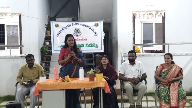 బాలికలు శక్తివంతంగా తయారు కావాలి  -- నారాయణపేట సీనియర్ సివిల్ జడ్జి వింధ్య నాయక్ 