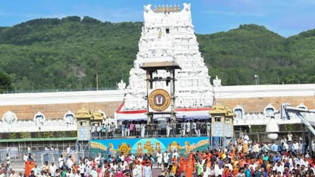 నేడ  కల్పవృక్ష, సర్వభూపాల వాహనాలపై మలయప్పస్వామి అభయం