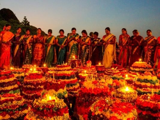 నేడు బీజేపీ మహిళా మోర్చ బతుకమ్మ వేడుకలు 