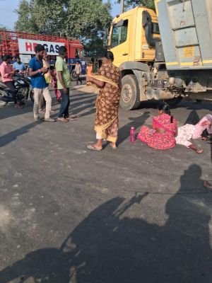 మధిర మండలం సిరిపురం టోల్గేట్ వద్ద ప్రమాదం 
