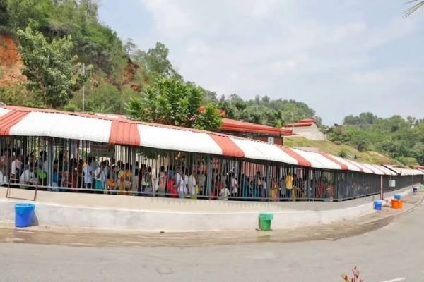 తిరుమలలో  భక్త జనసందోహం 