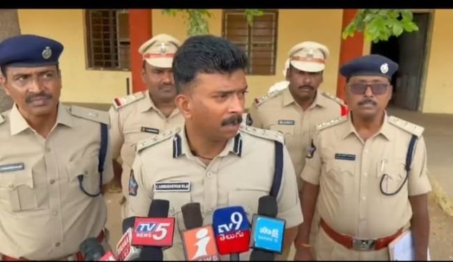 అవాంఛనీయ సంఘటనలకు పాల్పడితే కఠిన చర్యలు. ఎస్. పి.పోలింగ్ స్టేషన్ లు పరిశీలించిన ఎస్పీ హర్షవర్ధన్ రాజు. 