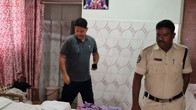 మదనపల్లెలో దారుణం.. భార్యను బీర్ బాటిల్‌తో పొడిచి చంపిన భర్త