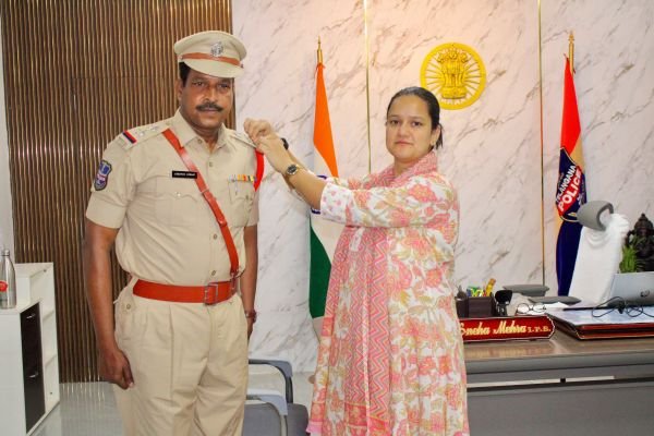 ఏఎస్ఐల నుంచి ఎస్ఐలుగా పదోన్నతి.. అధికారులకు ఎస్పీ స్నేహ మెహ్రా శుభాకాంక్షలు