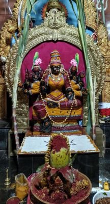 భక్తులకు లలిత త్రిపుర సుందరిగా దర్శనం ఇచ్చిన విజయ దుర్గమ్మ అమ్మవారు