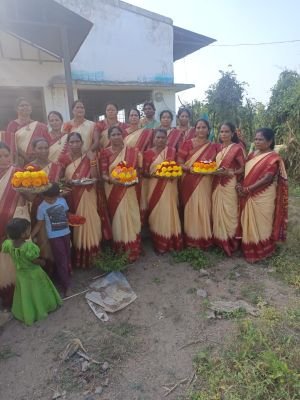 ఉట్స్సారంగపల్లిరైతు వేదిక లో ఘనంగా బతుకమ్మ సంబరాలు...