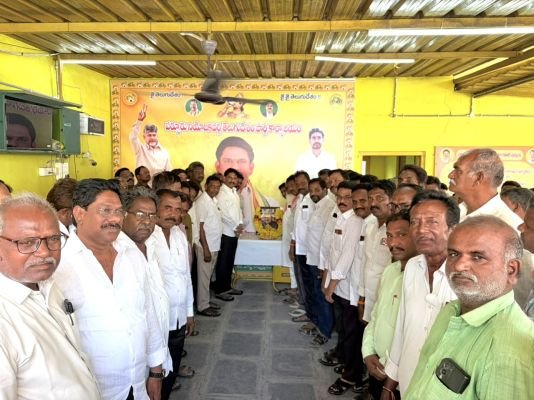 కలల్ని కనండి.. వాటిని సాకారం చేసుకోండి •యువతకు కలాం జీవితం స్ఫూర్తిదాయకం •జయంతి సందర్భంగా ఎమ్మెల్యే ఏలూరి సాంబశివరావు 