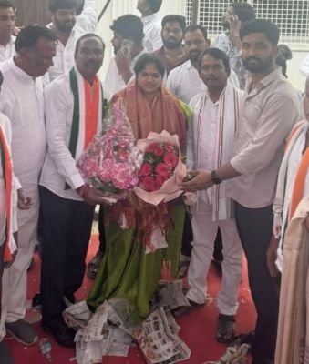 జిల్లా కాంగ్రెస్ పగ్గాలు చేపట్టిన పారిజాత 