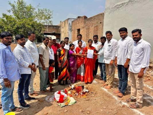 ఇందిరమ్మ ఇళ్లకు భూమి పూజ