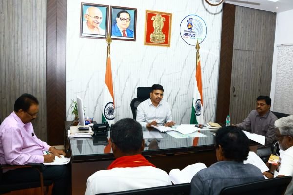 వరంగల్ -ఖమ్మం- నల్గొండ పట్టభద్రుల నియోజకవర్గ ఓటరు నమోదు పెంపునకు.... రాజకీయ పార్టీలు సహకరించాలి----జిల్లా కలెక్టర్ బి. చంద్రశేఖర్