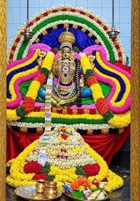 మహాలక్షి దేవి  అలంకారంలో చాముండేశ్వరి దేవి 