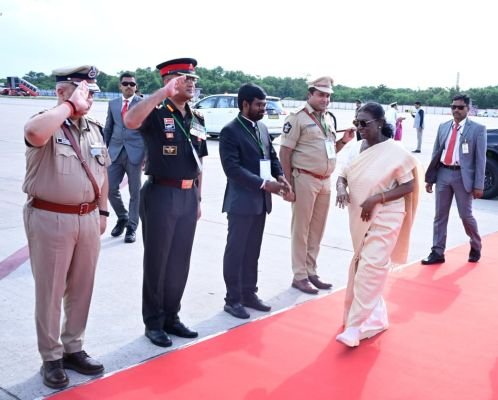 భారత రాష్ట్రపతికి ఘనంగా వీడ్కోలు.. 