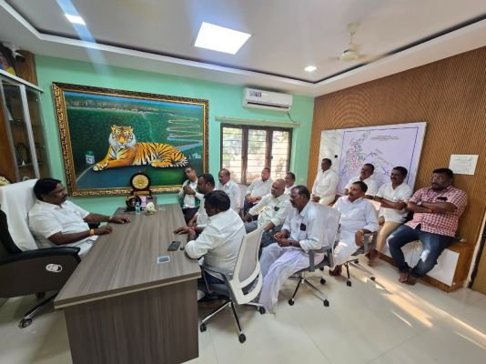 అచ్చంపేట పట్టణంలో గ్రాడ్యుయేట్ ఎమ్మెల్సీ ఎన్నికలపై సమీక్ష సమావేశం నిర్వహించిన ఎమ్మెల్యే వంశీకృష్ణ.