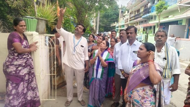 మున్సిపల్ చైర్మన్ అభ్యర్థి వైఎస్ ప్రమీలమ్మ విస్తృత ప్రచారం