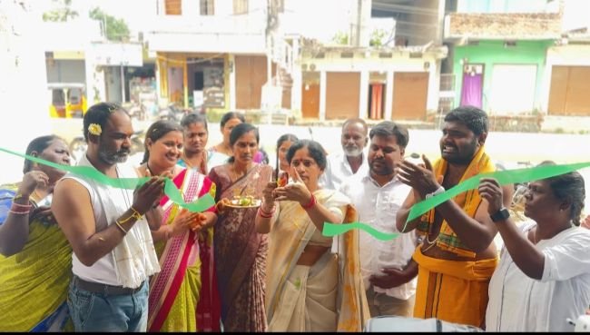 అక్షర బోటిక్ ను ప్రారంభించిన మున్సిపల్ వైస్ చైర్ పర్సన్