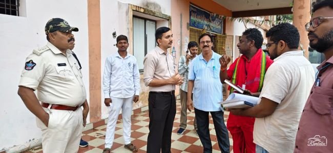 మున్సిపల్ ఎన్నికల ఏర్పాట్లను పరిశీలించిన పాలకొండ సబ్-కలెక్టర్