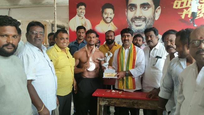 'మిస్టర్ ఇండియా' పోటీల్లో సత్తా చాటిన ధిల్లేశ్వరరావు.... ఘనంగా సత్కరించిన ఎమ్మెల్యే గొండు శంకర్