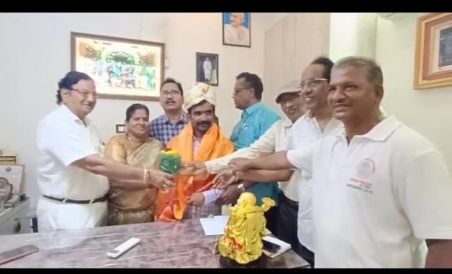 నడకే దివ్య ఔషధం.. ఆరోగ్యానికి ఆయువుపట్టు....   ప్రముఖ సామాజికవేత్త డాక్టర్ సూర శ్రీనివాసరావు