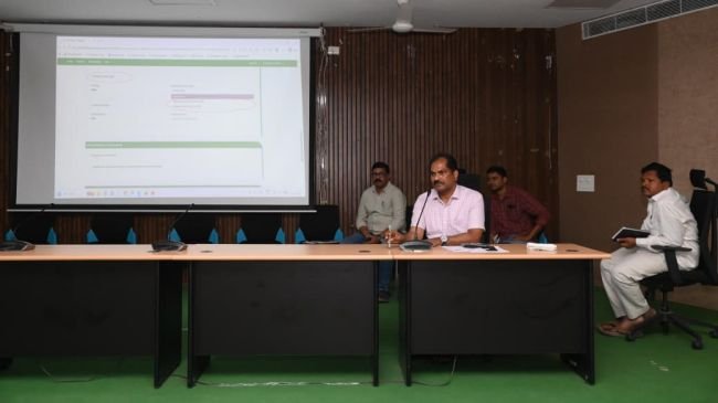 భూ భారతి దరఖాస్తుల పరిష్కారంలో జాప్యం లేకుండా చర్యలు చేపట్టాలి