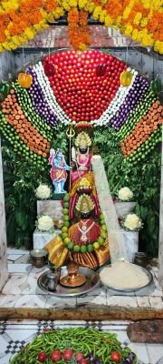 కూరగాయలతో అన్నపూర్ణ దేవి అలంకరణ లో దర్శనం ఇచ్చిన మాతా పరమేశ్వరి 