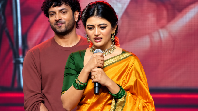 'ఈ ఫీల్డ్‌కు నేను సరిపోనేమో'.. వేదికపైనే కన్నీళ్లు పెట్టుకున్న హీరోయిన్ ఆనంది