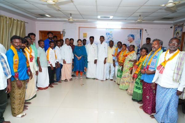 ఎమ్మెల్యేభూమా అఖిలప్రియ సమక్షంలో వైకాపా నుండి తెదేపాలో చేరిక