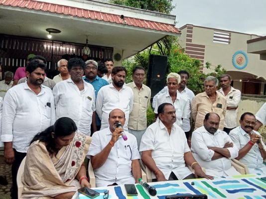 బుచ్చిలో ఇద్దరు టిడిపి సీనియర్ల రాజీనామా 