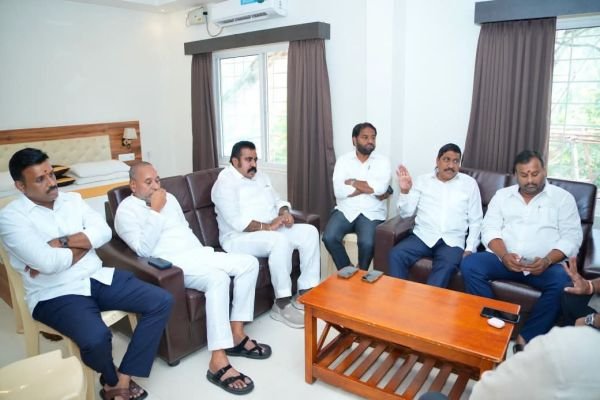 .కూటమి నేతల కీలక సమీక్ష... స్థానిక ఎన్నికలపై వ్యూహరచన..   