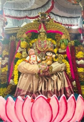 వేదగిరి పై సంతానలక్ష్మి అలంకారం లో భక్తులకు కనువిందు చేసిన ఆదిలక్ష్మి అమ్మవారు