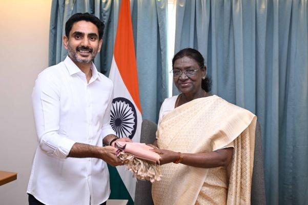 రాష్ట్రపతి ద్రౌపది ముర్ము తో భేటీ అయిన మంత్రి లోకేష్